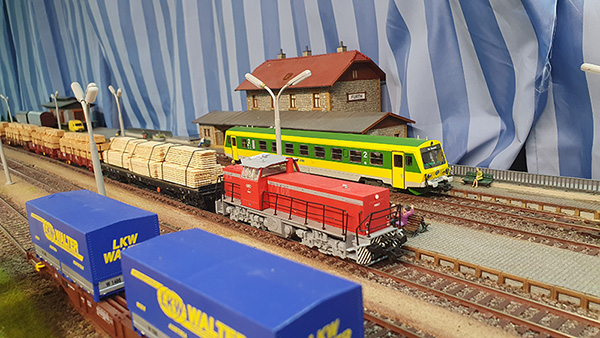 Gterzug im Bahnhof Furth